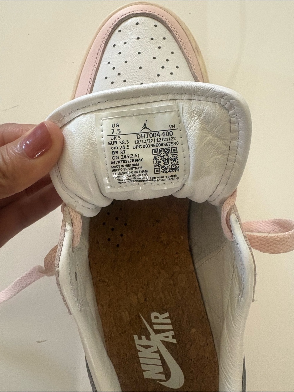 Nike Air Low-Top Women’s Sneakers - White & Light Pink
